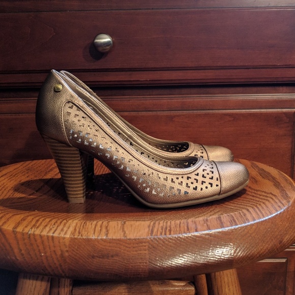 Life Stride Shoes - Life Stride Gold Pumps